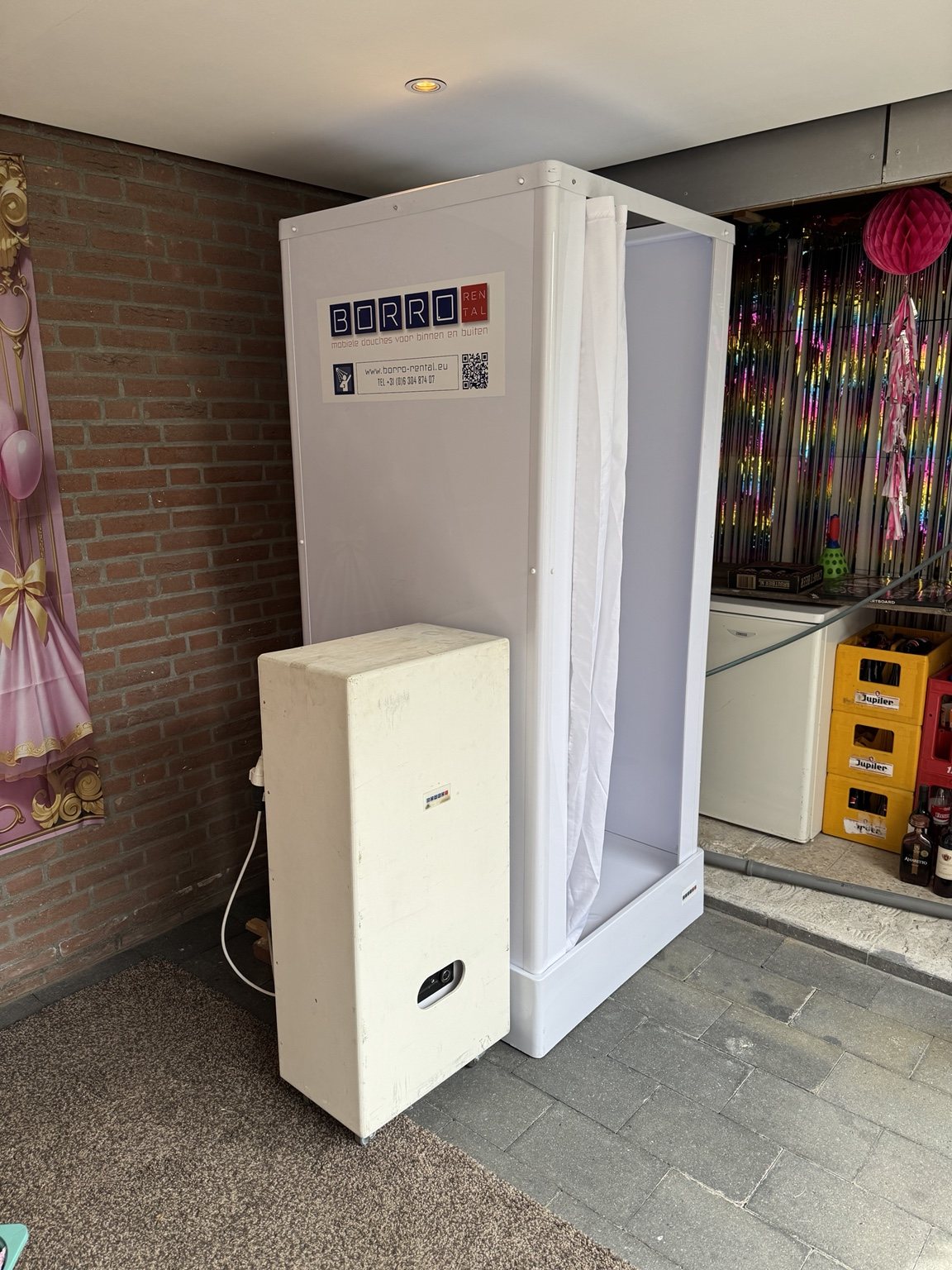 Mobiele douche binnenunit geplaatst in een woning