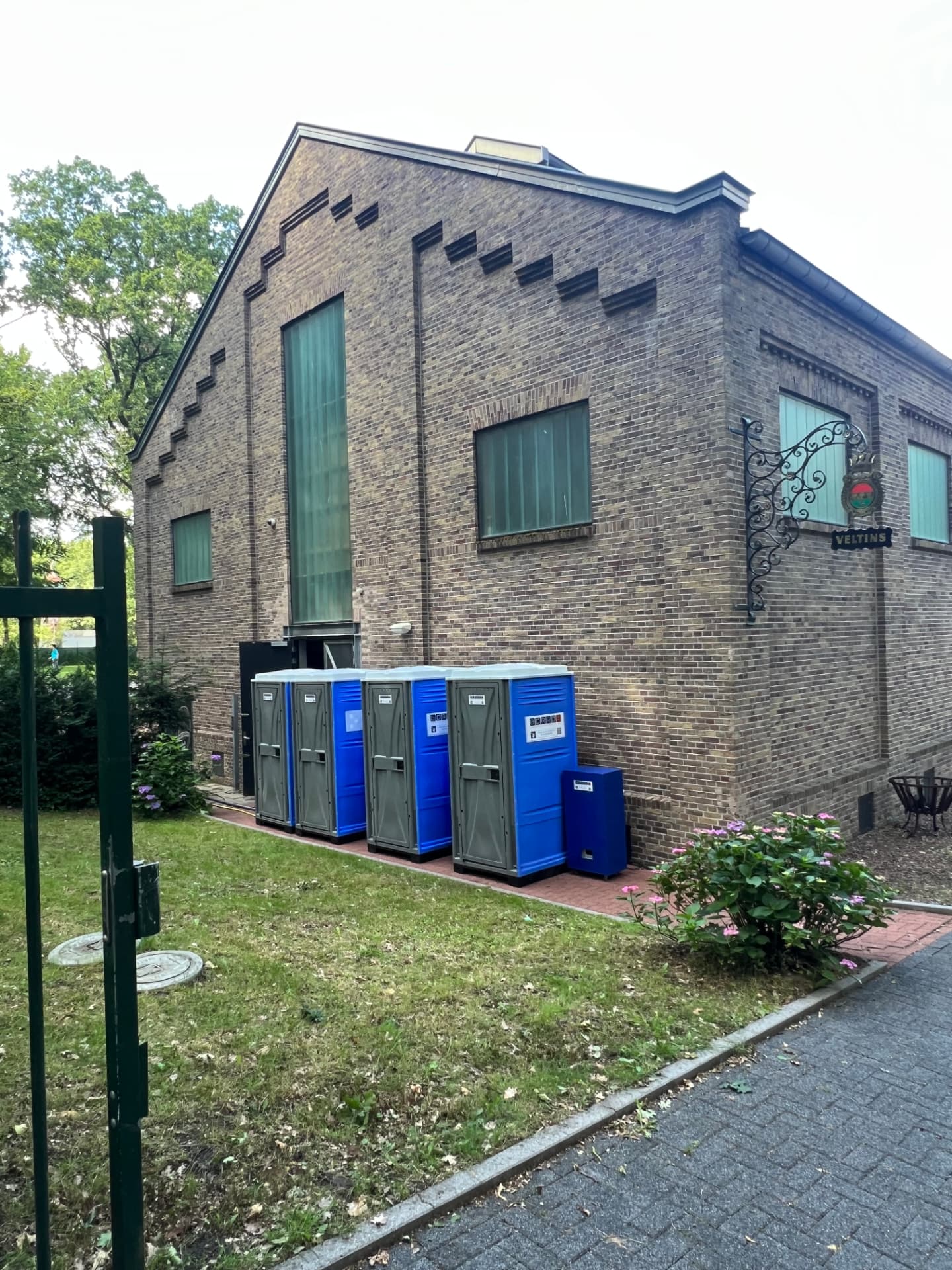 Tijdelijke douchevoorziening voor schoolkamp in Brunssum