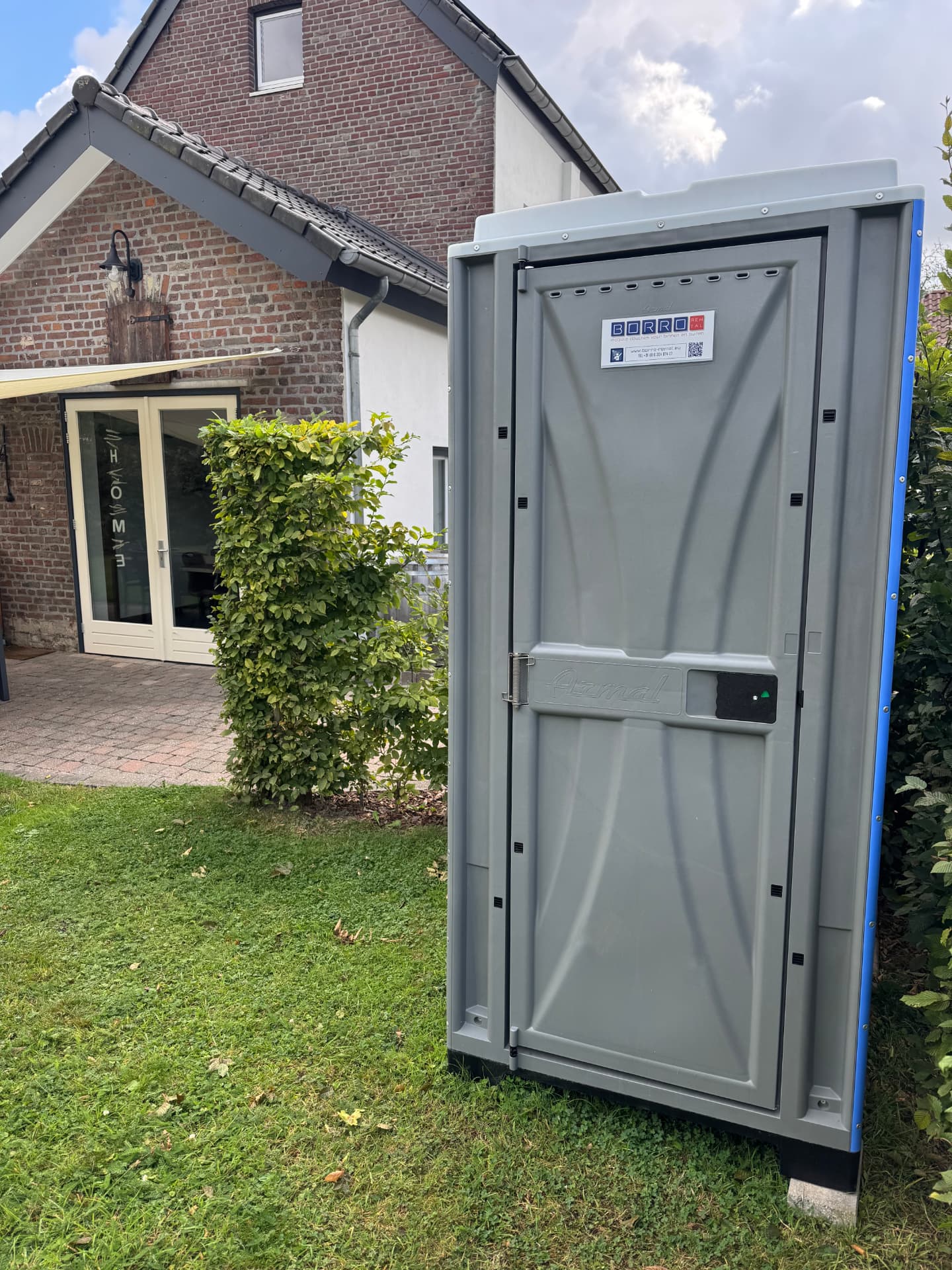 Buitendouche met mobiele boiler in tuin Rimburg Landgraaf