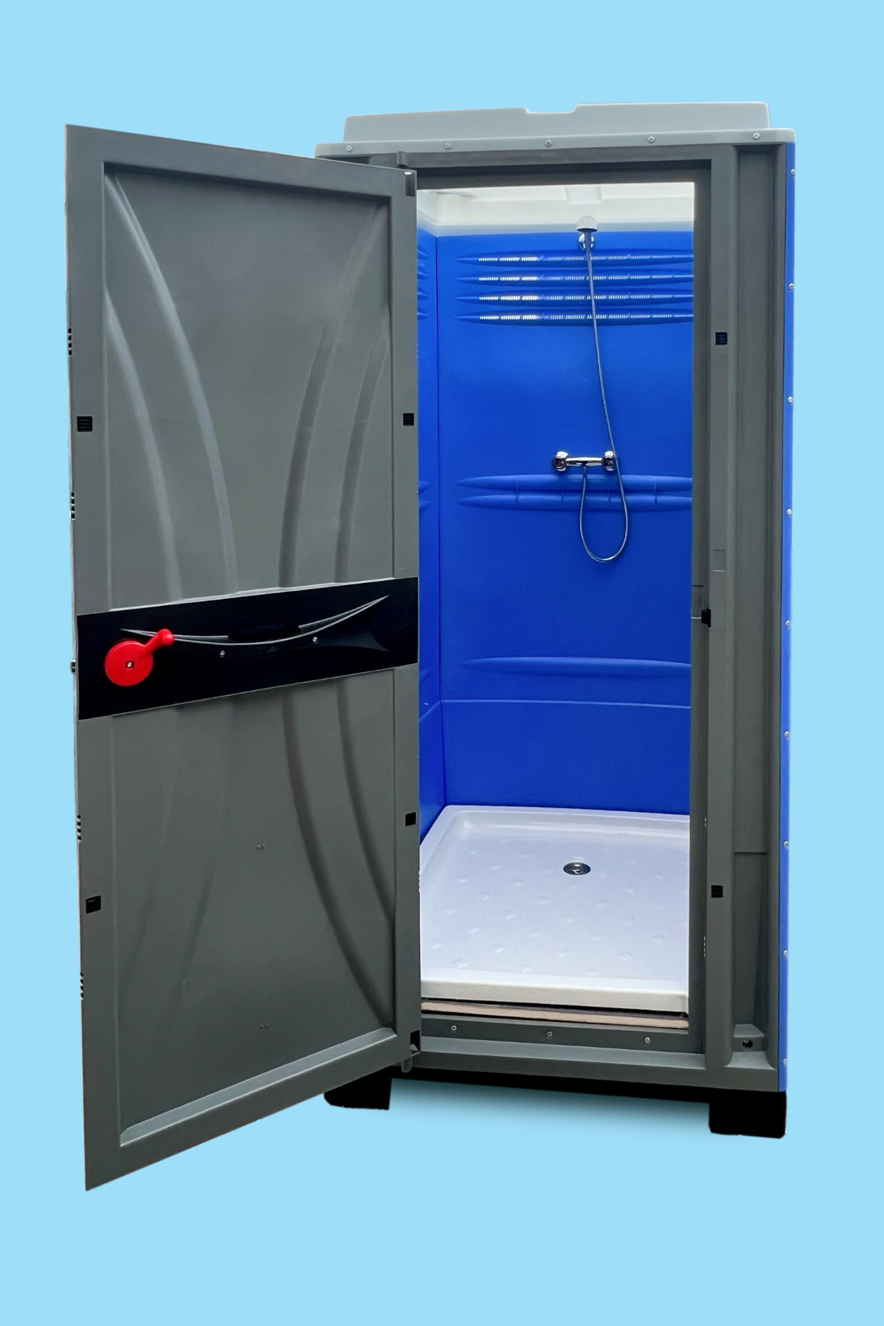 Geopende mobiele buitendouchecabine van Borro-Rental met complete douche-inrichting